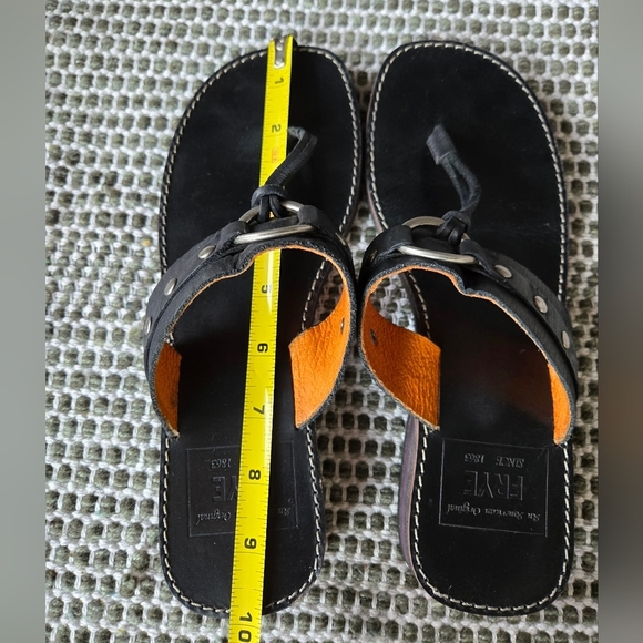 FRYE Riven LEATHER SANDAL Thong 7.5 Southwest Stud Western Coastal Cowgirl EUC - Picture 7 of 15